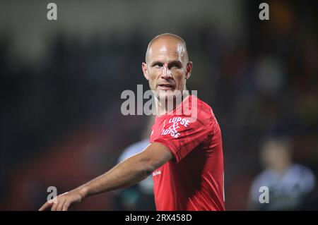 Unterhaching, Deutschland. 22 settembre 2023. Unterhaching, Deutschland 22. Settembre 2023: Fussball, Herren, 3.Liga, Saison 2023/2024, SpVgg Unterhaching - Arminia Bielefeld, Uhlsportpark Unterhaching Manuel Stiefler (SpVgg Unterhaching) Kopf, Oberkörper, umdrehen DFB regolamenti vietano qualsiasi uso di fotografie come sequenze di immagini e/o quasi-video credito: dpa/Alamy Live News Foto Stock