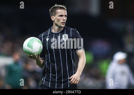 Helsinki, Finlandia. 21 settembre 2023. Tomasz Kedziora di PAOK durante un match tra Helsinki e PAOK. Europa Conference League a gironi partita tra HJK Helsinki e PAOK FC. La partita è finita 2-3. (Immagine di credito: © Giannis Papanikos/ZUMA Press Wire) SOLO USO EDITORIALE! Non per USO commerciale! Foto Stock