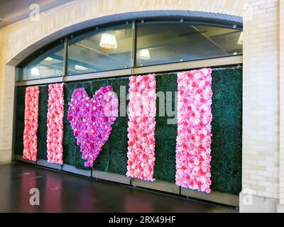 Il negozio è decorato durante la chiusura aziendale Foto Stock