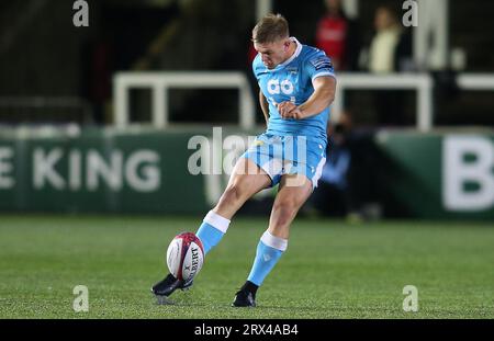 Tom Curtis di sale Sharks prende il via durante la partita di Premiership Cup tra Newcastle Falcons e sale Sharks a Kingston Park, Newcastle, venerdì 22 settembre 2023. (Foto: Michael driver | mi News) crediti: MI News & Sport /Alamy Live News Foto Stock