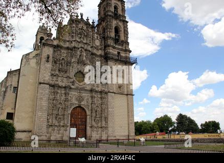 Stato del Messico, Messico - 12 luglio 2023: Il Tempio di San Francisco Javier Baroque nuova Spagna fa parte del Museo Nazionale del Vicereame Tepotzotlan Foto Stock