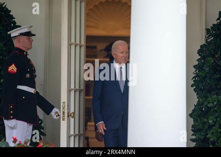 Washington, Vereinigte Staaten. 22 settembre 2023. Il presidente degli Stati Uniti Joe Biden entra nel Rose Garden della Casa Bianca per un evento sulla violenza delle armi da fuoco nella nazione venerdì 22 settembre 2023. â Credit: Annabelle Gordon/CNP/dpa/Alamy Live News Foto Stock