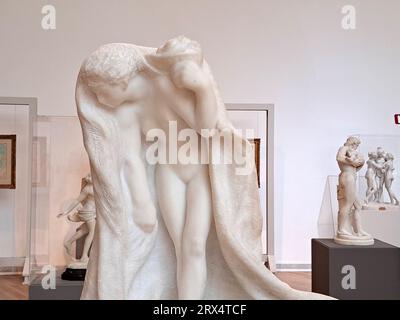 Città del Messico, Messico - 19 luglio 2023: Sala espositiva dell'era Rodin nel Museo Soumaya con le opere più importanti dello scultore francese Foto Stock