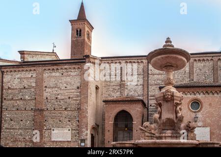 La chiesa romanico-gotica dedicata a San Francesco alla fine del 1300 a Bassano del Grappa, Italia Foto Stock