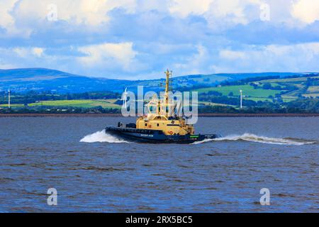 Tirare Svitzer Avon verso l'esterno per incontrare una nave Foto Stock