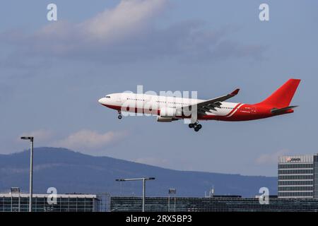 Gli aeroplani si bevono all'atterraggio Foto Stock