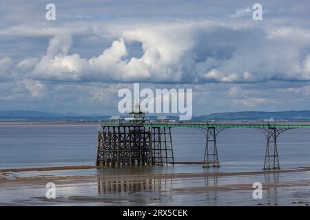 Clevedon Pier Head alla bassa marea Foto Stock