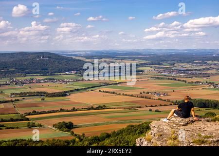 Escursione in tarda estate attraverso la campagna dell'alta Franconia vicino a Bad Staffelstein - Baviera - Germania Foto Stock