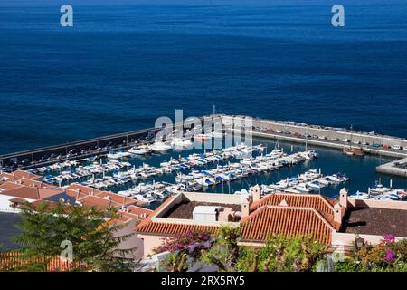 Los Gigantes marina dall' Oceano Atlantico a Tenerife, Isole Canarie, Spagna Foto Stock