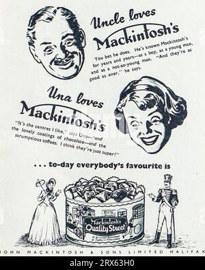 Una pubblicità del 1950 per Mackintosh's Quality Street assortito toffee e dolci al cioccolato. Mackintosh's è stata fondata nel 1890. Nel 1969 Mackintosh's si fuse con Rowntree e fu scambiato con Rowntree Mackintosh. Nel 1969 Rowntree Mackintosh si fuse con Nestlé. Le lattine di Quality Street sono ancora prodotte e sono conosciute come Nestlé.Quality Street. Foto Stock