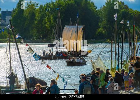 Francia, Loiret (45), Orleans, 2023's Loire River Festival, evento tradizionale sulle barche a vela Foto Stock