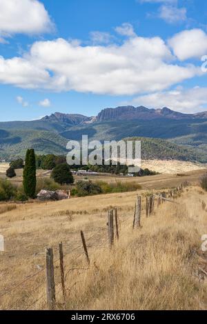 Vista a distanza dello splendido Parco Nazionale di Ben Lomond, situato in Tasmania, Australia Foto Stock