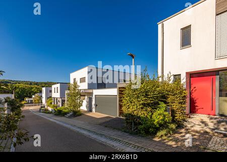 Germania, Baden-Wurttemberg, Esslingen, moderne case suburbane in estate Foto Stock