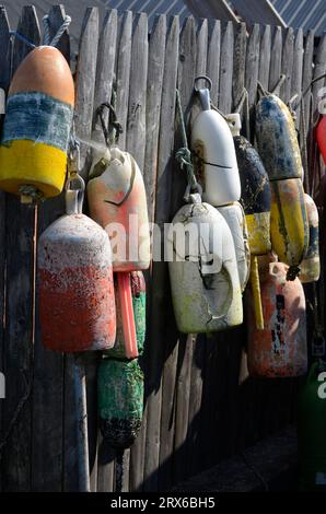 Galleggianti/boe disposti sui moli del Maine e della nuova Scozia Foto Stock