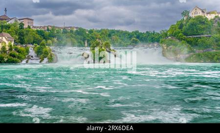 La Svizzera, Sciaffusa, vista delle cascate del Reno Foto Stock