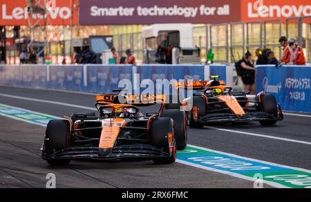 Circuito del Gran Premio di Suzuka, 23 settembre 2023: La McLaren di Oscar Piastri (AUS) e Lando Norris (GBR) entrano nel Parc Ferme dopo essersi qualificati rispettivamente 2° e 3° nel Gran Premio di Formula 1 del Giappone 2023. Corleve/Alamy Live News Foto Stock