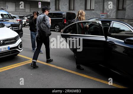 Milano, Milano Fashion Week, avvistamento di celebrità, Daisy Edgar-Jones e fidanzato Foto Stock