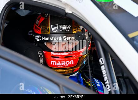 Silverstone, Northamptonshire, Regno Unito. 23 settembre 2023. Tom Ingram, Bristol Street Motors con EXCELR8 TradePriceCars.com, Hyundai i30N durante il Kwik Fit British Touring Car Championships (BTCC) a Silverstone, Towcester, Northamptonshire, Regno Unito, il 23 settembre 2023. Crediti: LFP/Alamy Live News Foto Stock