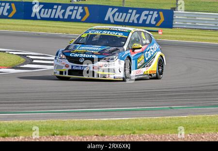 Towcester, Regno Unito. 23 settembre 2023. Silverstone, Regno Unito, il 23 settembre 2023. Aron Taylor-Smith, CarStore Power Maxed Racing, Vauxhall Astra durante il Kwik Fit British Touring Car Championships (BTCC) a Silverstone, Towcester, Northamptonshire, Regno Unito, il 23 settembre 2023. Crediti: LFP/Alamy Live News Foto Stock