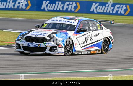 Towcester, Regno Unito. 23 settembre 2023. Silverstone, Regno Unito, il 23 settembre 2023. Adam Morgan, Team BMW, BMW 330e M Sport durante il Kwik Fit British Touring Car Championships (BTCC) a Silverstone, Towcester, Northamptonshire, Regno Unito, il 23 settembre 2023. Crediti: LFP/Alamy Live News Foto Stock