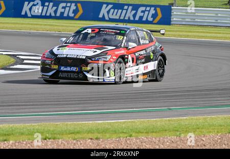 Towcester, Regno Unito. 23 settembre 2023. Silverstone, Regno Unito, il 23 settembre 2023. Dexter Patterson, Re. Bevande e Bartercard con il Team HARD, Cupra Leon durante il Kwik Fit British Touring Car Championships (BTCC) a Silverstone, Towcester, Northamptonshire, Regno Unito, il 23 settembre 2023. Crediti: LFP/Alamy Live News Foto Stock