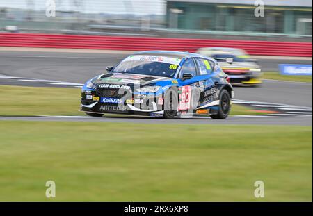 Towcester, Regno Unito. 23 settembre 2023. Silverstone, Regno Unito, il 23 settembre 2023. Jack Butel, Go-Fix with Autoaid Breakdown, Cupra Leon durante il Kwik Fit British Touring Car Championships (BTCC) a Silverstone, Towcester, Northamptonshire, Regno Unito il 23 settembre 2023. Crediti: LFP/Alamy Live News Foto Stock