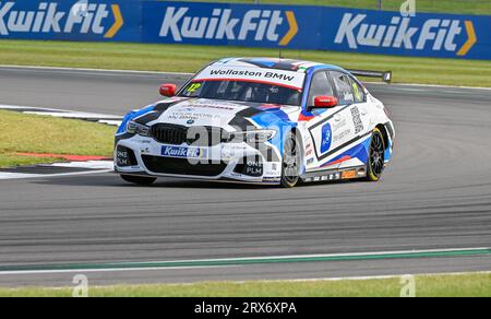 Towcester, Regno Unito. 23 settembre 2023. Silverstone, Regno Unito, il 23 settembre 2023. Stephen Jelley, Team BMW, BMW 330e M Sport durante il Kwik Fit British Touring Car Championships (BTCC) a Silverstone, Towcester, Northamptonshire, Regno Unito, il 23 settembre 2023. Crediti: LFP/Alamy Live News Foto Stock