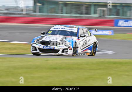 Towcester, Regno Unito. 23 settembre 2023. Silverstone, Regno Unito, il 23 settembre 2023. Adam Morgan, Team BMW, BMW 330e M Sport durante il Kwik Fit British Touring Car Championships (BTCC) a Silverstone, Towcester, Northamptonshire, Regno Unito, il 23 settembre 2023. Crediti: LFP/Alamy Live News Foto Stock