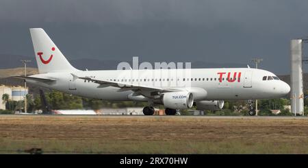 Avión de Línea Airbus A320 de TUI Foto Stock