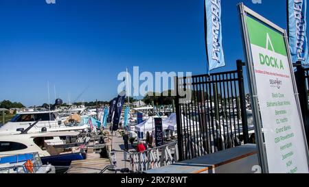 NORWALK, CT USA - 21 SETTEMBRE 2023: Vista dal molo Un ingresso al salone nautico di Norwalk nel Press Day Foto Stock