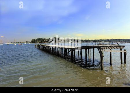 Molo abbandonato Huntington Harbor Long Island NY Foto Stock