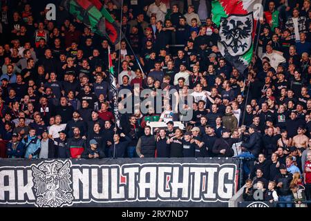 Nijmegen, Paesi Bassi. 23 settembre 2023. NIJMEGEN, PAESI BASSI - 23 SETTEMBRE: Tifosi e tifosi del NEC tifosi durante il match olandese Eredivisie tra NEC e FC Utrecht a Goffertstadion il 23 settembre 2023 a Nijmegen, Paesi Bassi. (Foto di Broer van den Boom/Orange Pictures) credito: Orange Pics BV/Alamy Live News Foto Stock