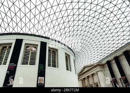 Londra, Regno Unito. 2 agosto 2023. Architettura dell'ingresso al British Museum di Londra. (Foto di John Wreford/SOPA Images/Sipa USA) credito: SIPA USA/Alamy Live News Foto Stock