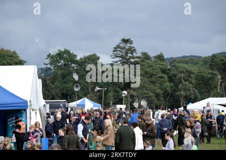 Selkirk, Regno Unito. 23 settembre 2023. 1° Country & Food Festival presso la Philiphaugh Estate, l'evento inaugurale che si tiene nelle terre della tenuta, vicino a Selkirk, con espositori di artigianato, cibo e campagna, nonché dimostrazioni e mostre di sport campestri. Visitatori e attività generali in loco. ( Credit: Rob Gray/Alamy Live News Foto Stock