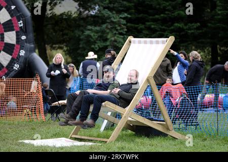 Selkirk, Regno Unito. 23 settembre 2023. 1° Country & Food Festival presso la Philiphaugh Estate, l'evento inaugurale che si tiene nelle terre della tenuta, vicino a Selkirk, con espositori di artigianato, cibo e campagna, nonché dimostrazioni e mostre di sport campestri. Visitatori e attività generali in loco. ( Credit: Rob Gray/Alamy Live News Foto Stock