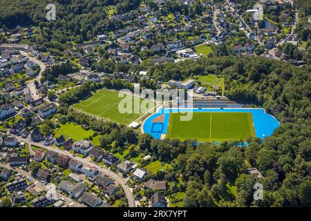 Vista aerea, Bremenstadion, confine con il campo blu, Bremenplatz Berninghausen, Milspe, Ennepetal, regione della Ruhr, Renania settentrionale-Vestfalia, Germania, DE, Europa, S Foto Stock