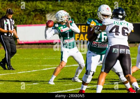 Schwaebisch Hall Germania. 23 settembre 2023. Erima GFL / German Football League,Viertelfinal gioco: Schwäbisch Hall Unicorns - Berlin Rebels nell'Optima Sportpark di Schwaebisch Hall Germania il 23. 2023, QB # 7 Ian Gehrke/ Schwaebisch Hall Unicorns Credit: Frank Baumert/Alamy Live News Foto Stock