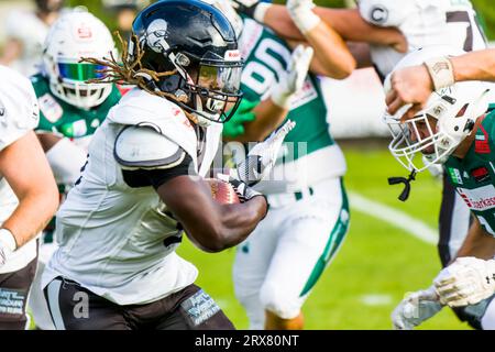 Schwaebisch Hall Germania. 23 settembre 2023. Erima GFL / German Football League,Viertelfinal gioco: Schwäbisch Hall Unicorns - Berlin Rebels nell'Optima Sportpark di Schwaebisch Hall Germania il 23. 09. 2023, RB # 9 Tyrese Johnson Fisher/ Berlin Rebels Credit: Frank Baumert/Alamy Live News Foto Stock