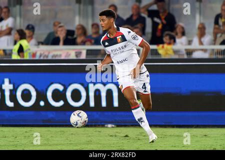 Lecce, Italia. 22 settembre 2023. Koni De Winter (Genoa CFC) durante la partita US Lecce vs Genoa CFC, partita di calcio di serie A A Lecce, Italia, 22 settembre 2023 credito: Independent Photo Agency/Alamy Live News Foto Stock