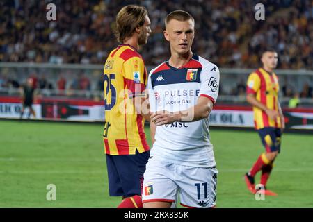 Lecce, Italia. 22 settembre 2023. Albert Gudmundsson (Genoa CFC) durante la partita US Lecce vs Genoa CFC, serie A di calcio italiana a Lecce, Italia, 22 settembre 2023 credito: Independent Photo Agency/Alamy Live News Foto Stock