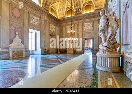 Caserta Campania Italia. Il Palazzo reale. La sala delle guardie del corpo Foto Stock