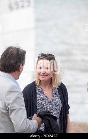 Whitstable, Kent, Regno Unito. 23 settembre 2023. Cat Hobbs di We Own IT grazie a Feargal Sharkey, cantante del Whitstable, Kent. Save Our Seas Protest, 15:00, 23 settembre 2023 credito: Prixpics/Alamy Live News Foto Stock