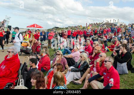 Whitstable, Kent, Regno Unito. 23 settembre 2023. La folla di Tankerton Beach Whitstable, Kent. Save Our Seas Protest, 15:00, 23 settembre 2023 credito: Prixpics/Alamy Live News Foto Stock