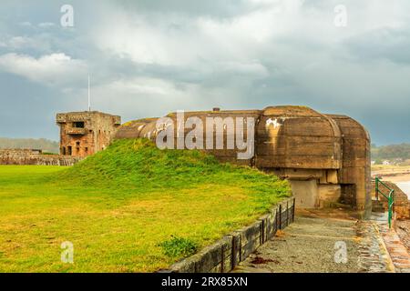 Bunker nazista concreto della seconda guerra mondiale sulla riva di Saint Ouens Bay, Bailiwick of Jersey, Isole del canale Foto Stock