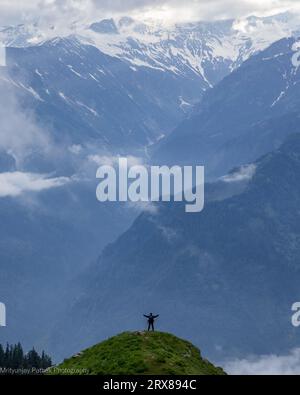 Campeggio sul lago Bhrigu Trek nel giro dell'Himalaya Foto Stock