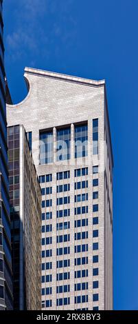 Quando fu costruito nel 1984 come AT&T HQ, il 550 Madison Avenue fu soprannominato il Chippendale Building, per la sua linea del tetto che imita i mobili. Foto Stock