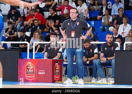 Brescia, Italia. 23 settembre 2023. Marco Ramondino, capo allenatore Bertram Derthona Basket durante Germani Brescia vs Bertram Derthona Tortona, Supercoppa Italiana di pallacanestro a Brescia, Italia, 23 settembre 2023 crediti: Agenzia fotografica indipendente/Alamy Live News Foto Stock