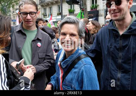 Assa Traoré était en tête de la marche pour la Justice, contre les Violences policières entre gare du nord et la Place clichy Foto Stock