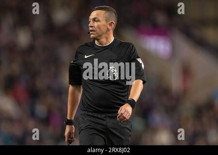 Burnley, Regno Unito. Sabato 23 settembre 2023.l'arbitro Tony Harrington durante la partita di Premier League tra Burnley e Manchester United a Turf Moor, Burnley, sabato 23 settembre 2023. (Foto: Mike Morese | mi News) crediti: MI News & Sport /Alamy Live News Foto Stock