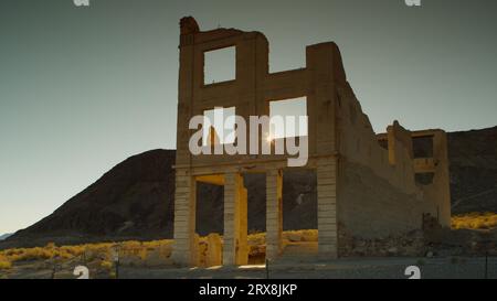 Famose rovine della Cook Bank a Rhyolite, Nevada. Foto Stock